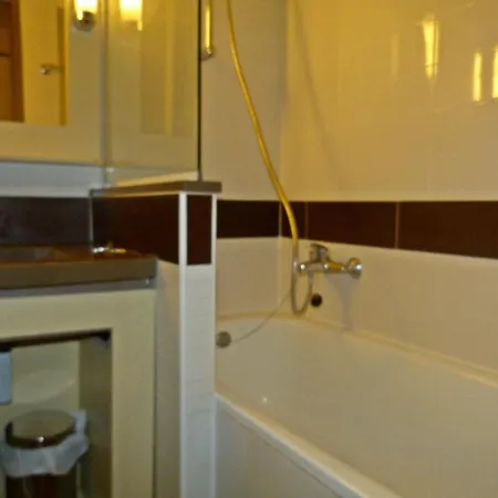 Cap Esterel Village : 2 Pieces Rez De Jardin Centre P1 -281la * Saint-Raphael (Var)